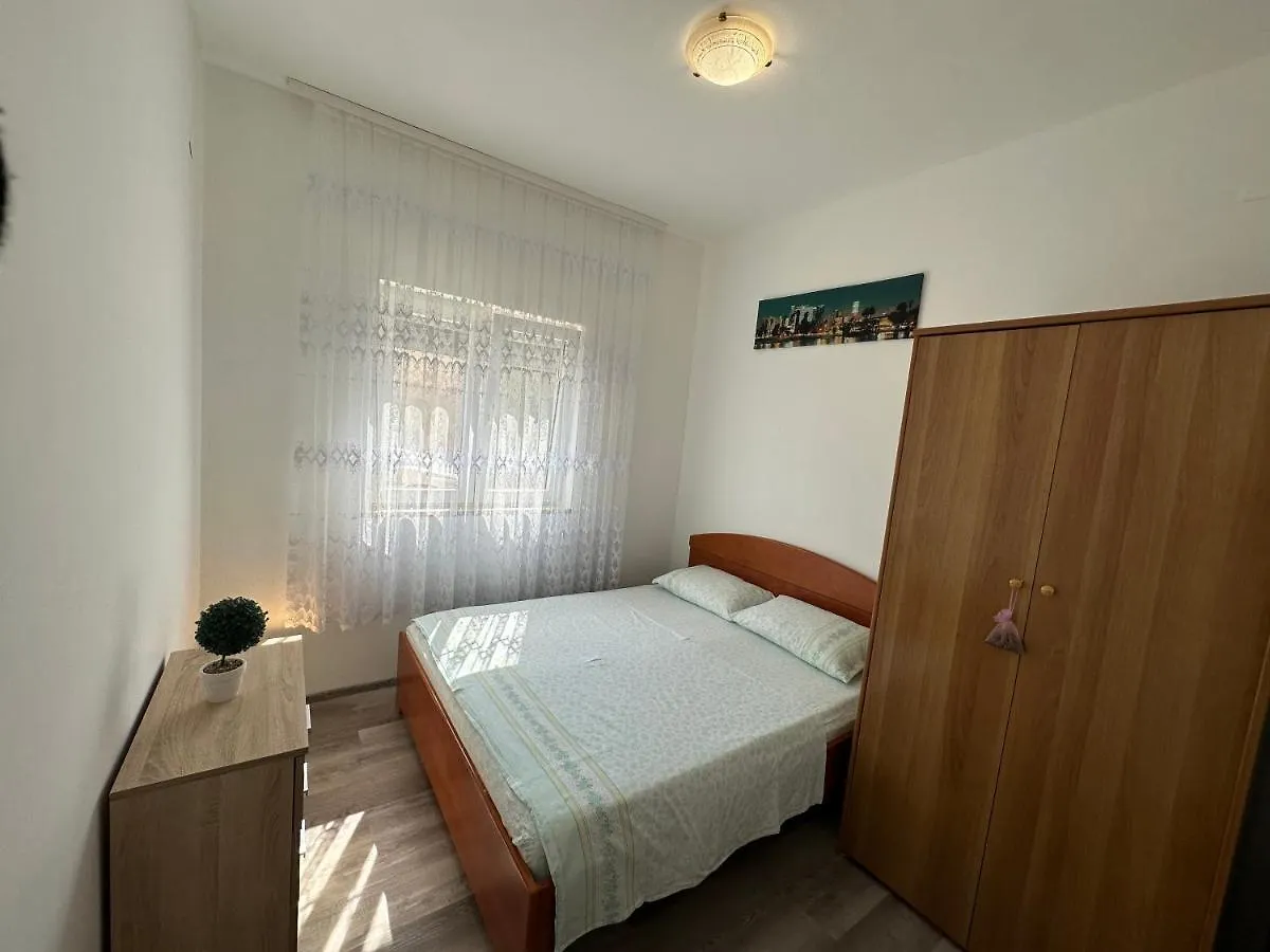 Apartments Armin Liznjan 0*,  Croatia